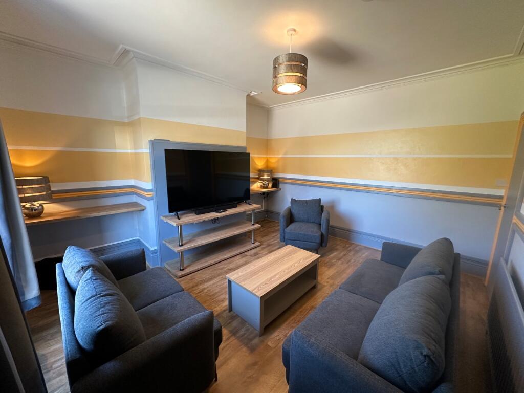 House in Huddersfield - View 4
