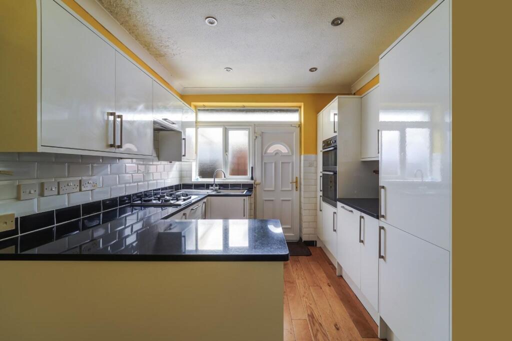 House in Worcester Park - More