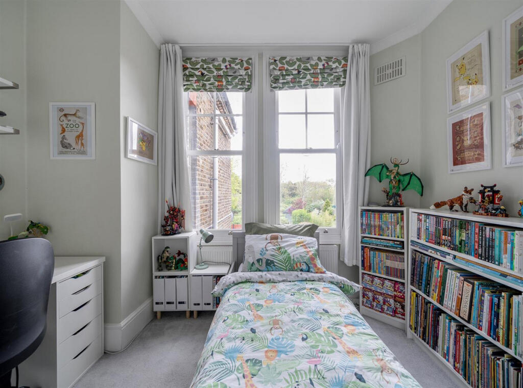 Apartment in London - More
