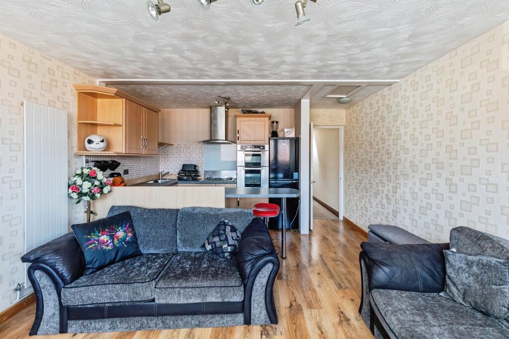 Apartment in Rushden, North Northamptonshire - More