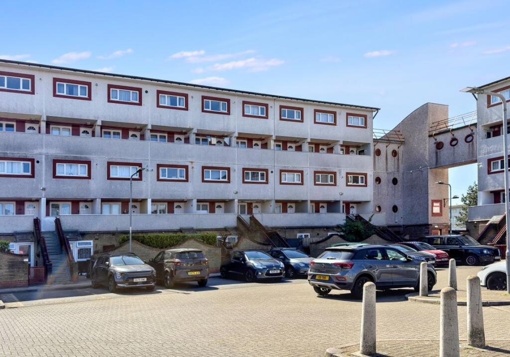 Main image of property: 559 Copperfield, Chigwell, Essex, IG7 5LB