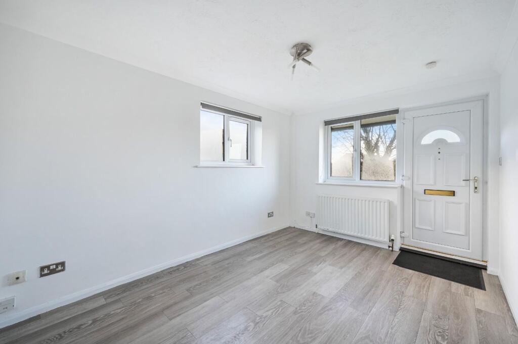 Morston Close, Tadworth, KT20 photo 2