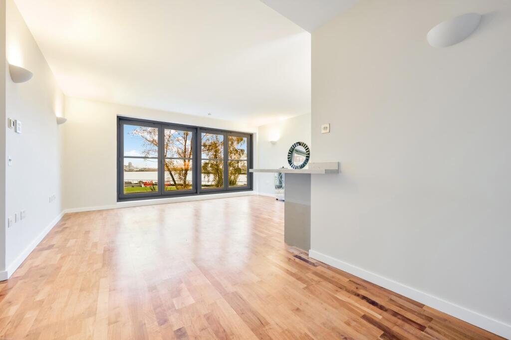 New Providence Wharf, Fairmont Avenue, Canary Wharf, E14  photo 2