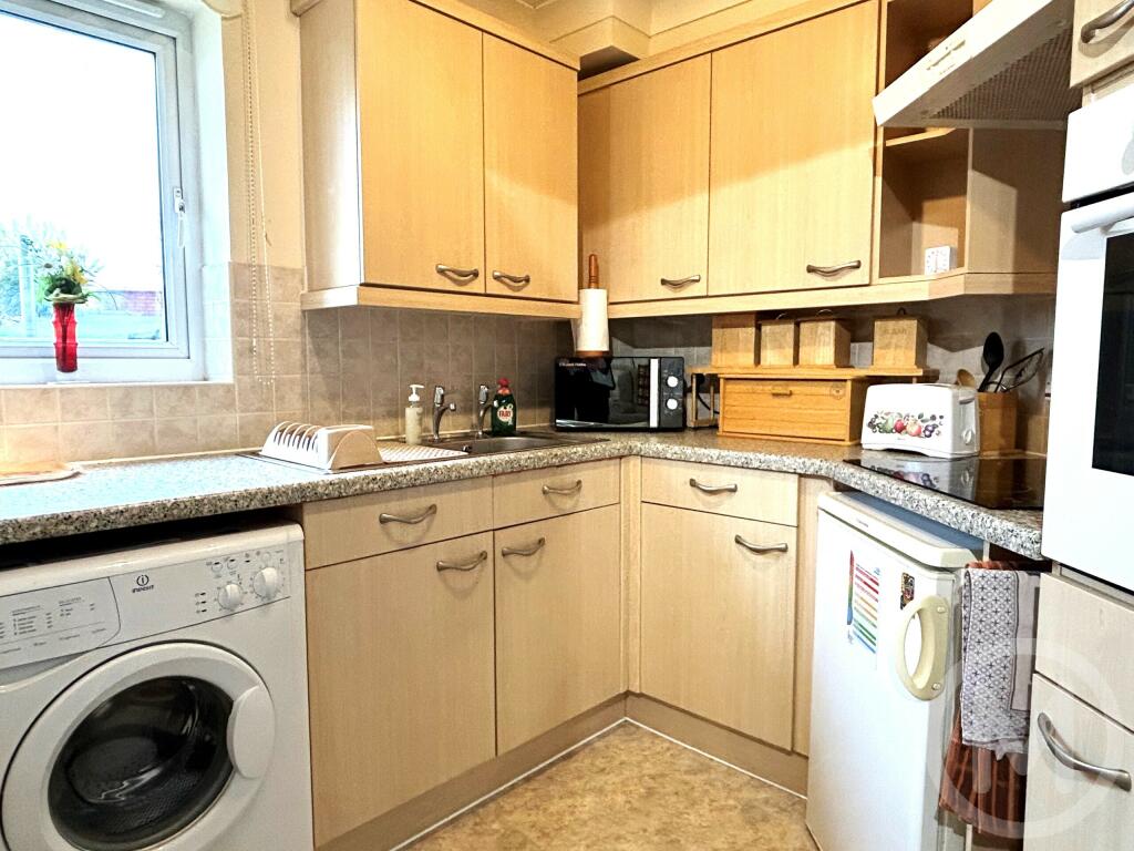 Holroyd Court, Queens Promenade, Bispham photo 3