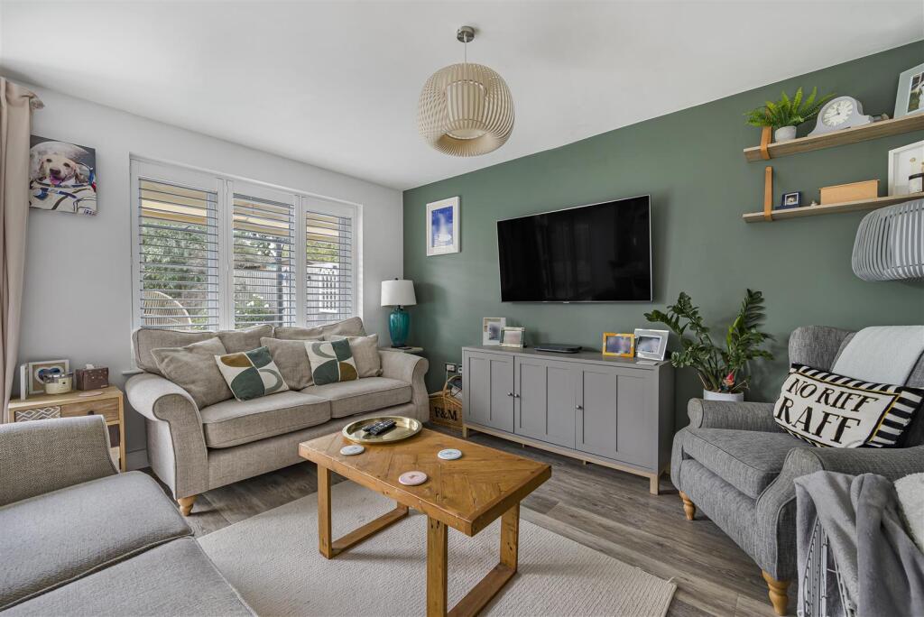House in Dartford - More