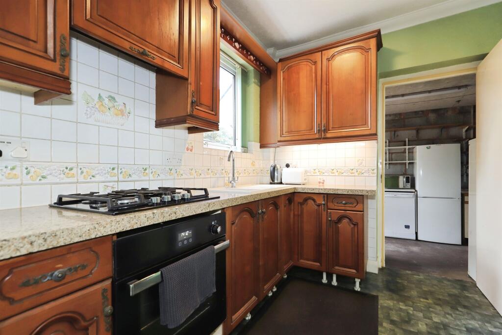 House in Wolverhampton, West Midlands - More