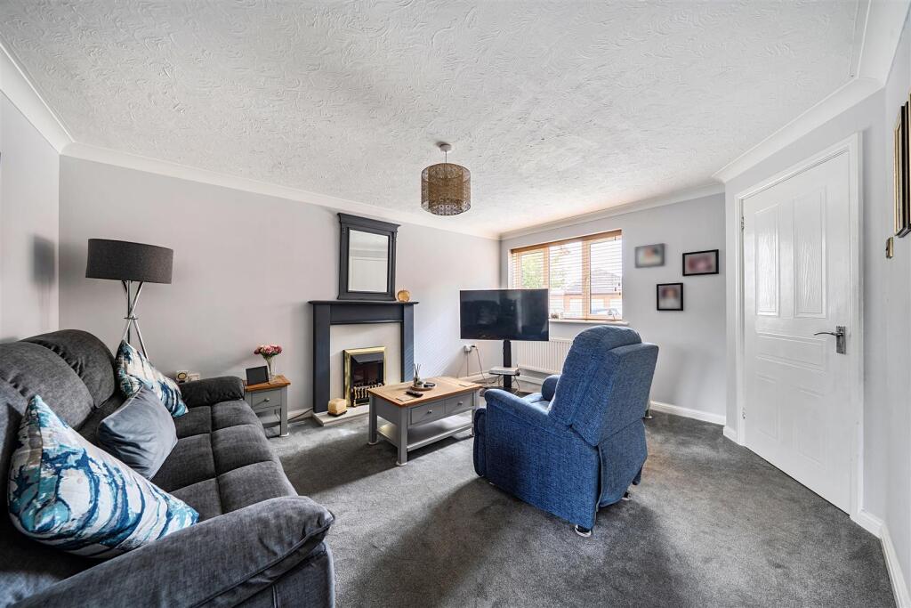 Hilltop Drive, Oakham, Rutland photo 2