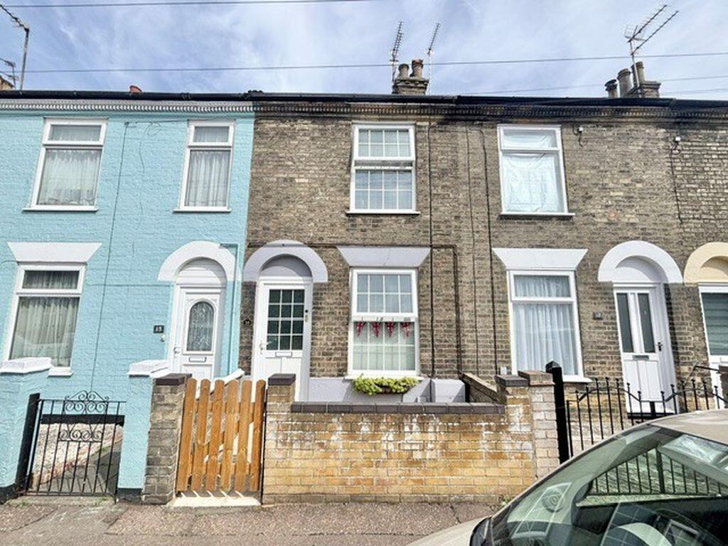2-bed terraced on Bells Road, Gorleston, £165,000