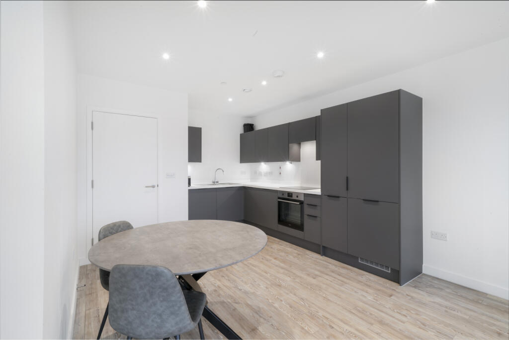 Apartment in Harrow - More