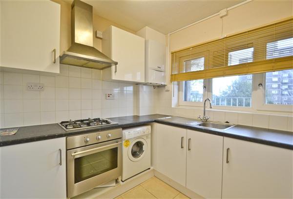 Apartment in London, Lennox Estate, Roehampton - View 2