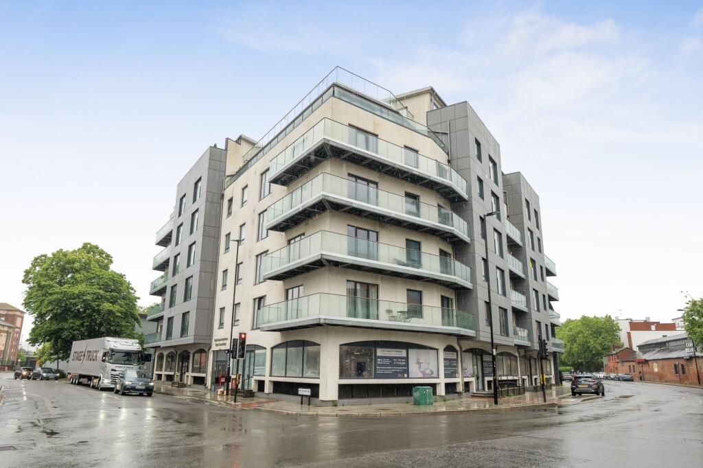 Main image of property: Royal Crescent Road, Royal Crescent Apartments, SO14