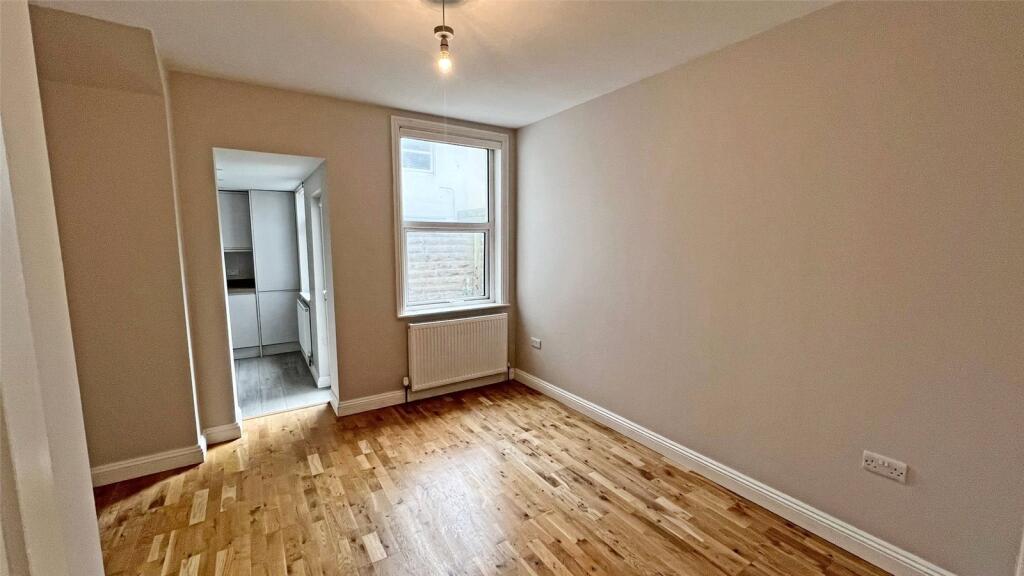 Apartment in Brighton - View 4