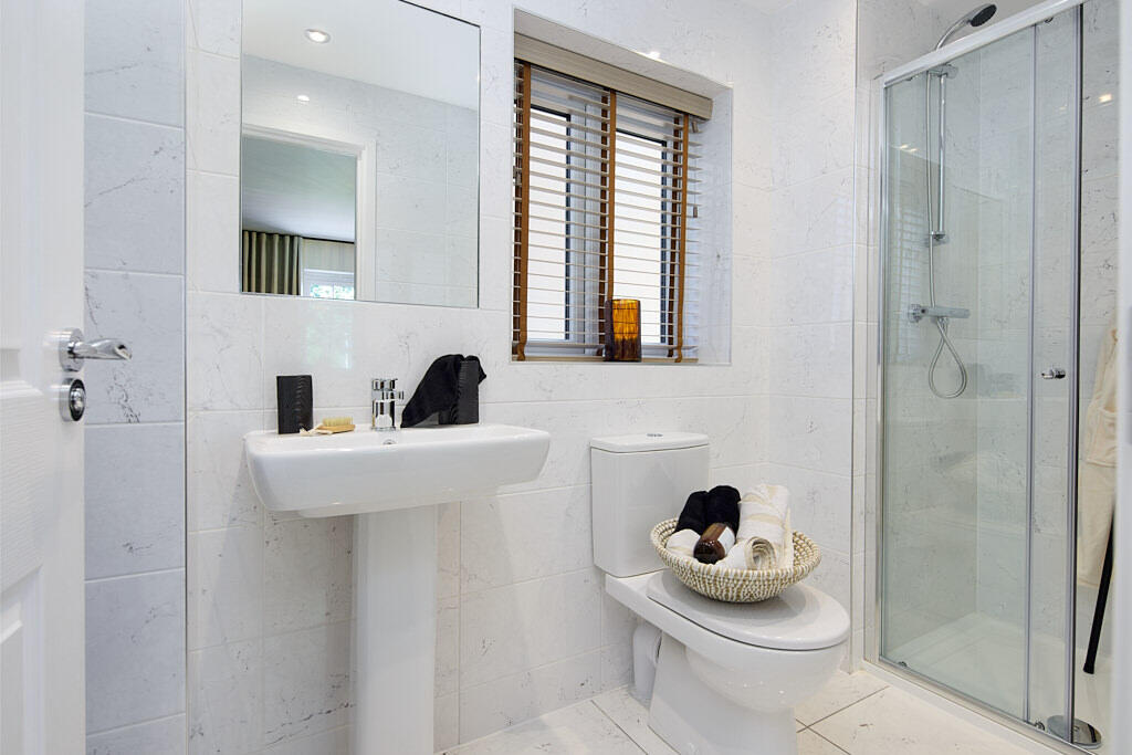 House in Nuneaton and Bedworth, Warwickshire - More
