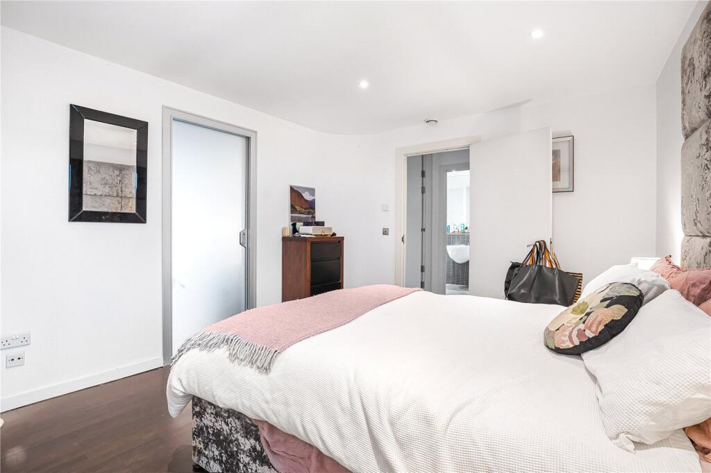 Apartment in London - View 5