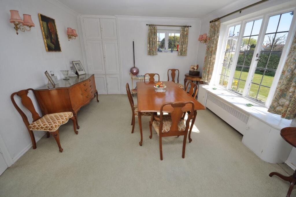 Third Avenue, Frinton On Sea photo 5