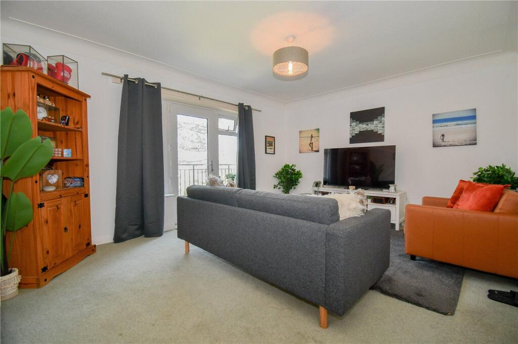 Apartment in Wirral, Liverpool City Region - View 4