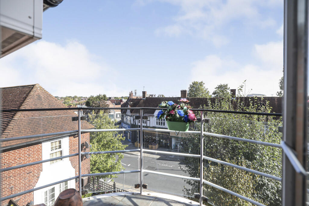 Apartment in Ruislip, Ickenham - View 3