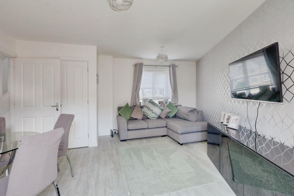 School Avenue, Basildon, SS15 photo 3