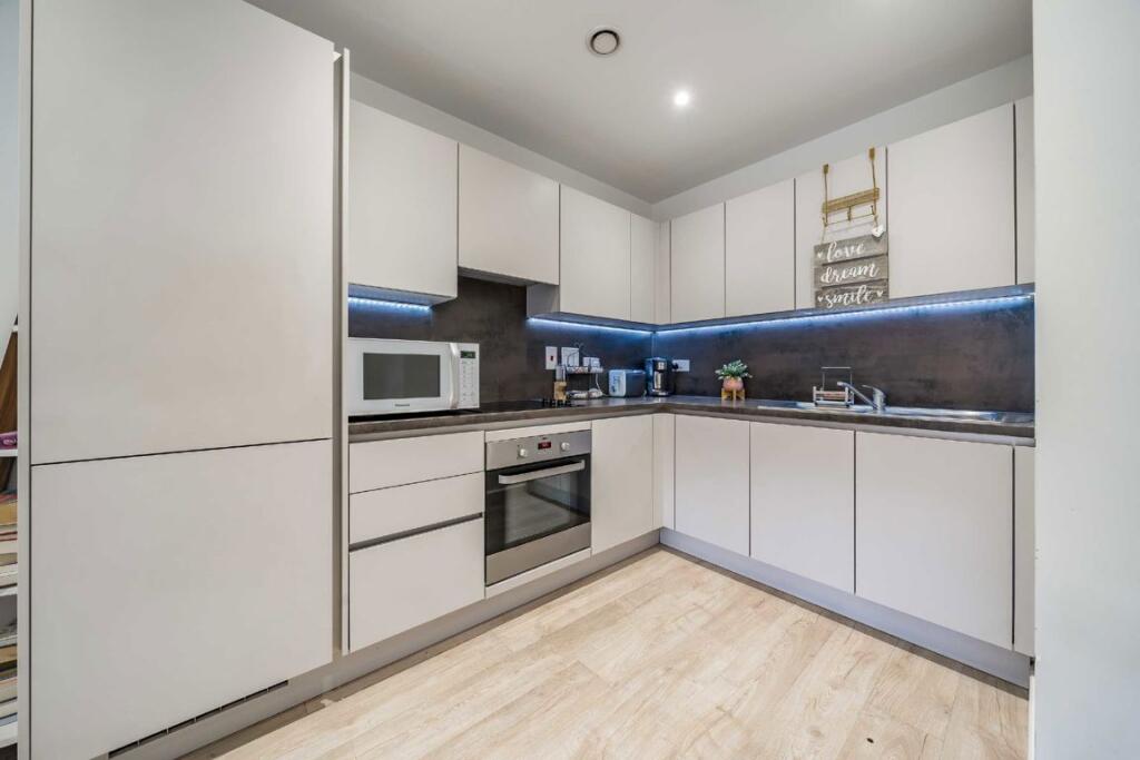 Apartment in London, The Hyde, West Hendon - View 4