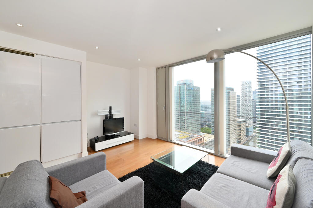 1-bed flat on Landmark East Tower, Canary Wharf, E14, £475,000