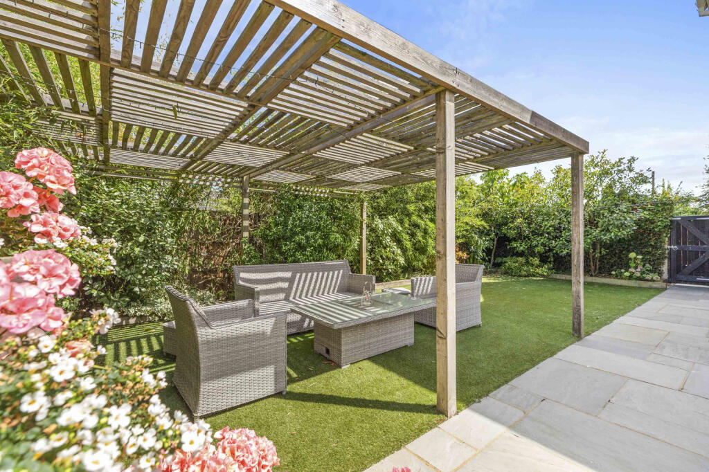 House in Hemel Hempstead - View 2