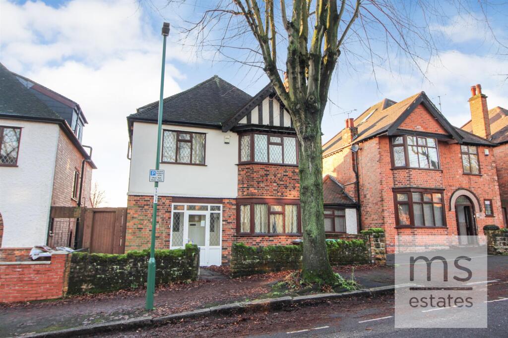 Main image of property: GAS & ELECTRICITY INCLUDED £132pppw Harlaxton Drive, Lenton, Nottingham