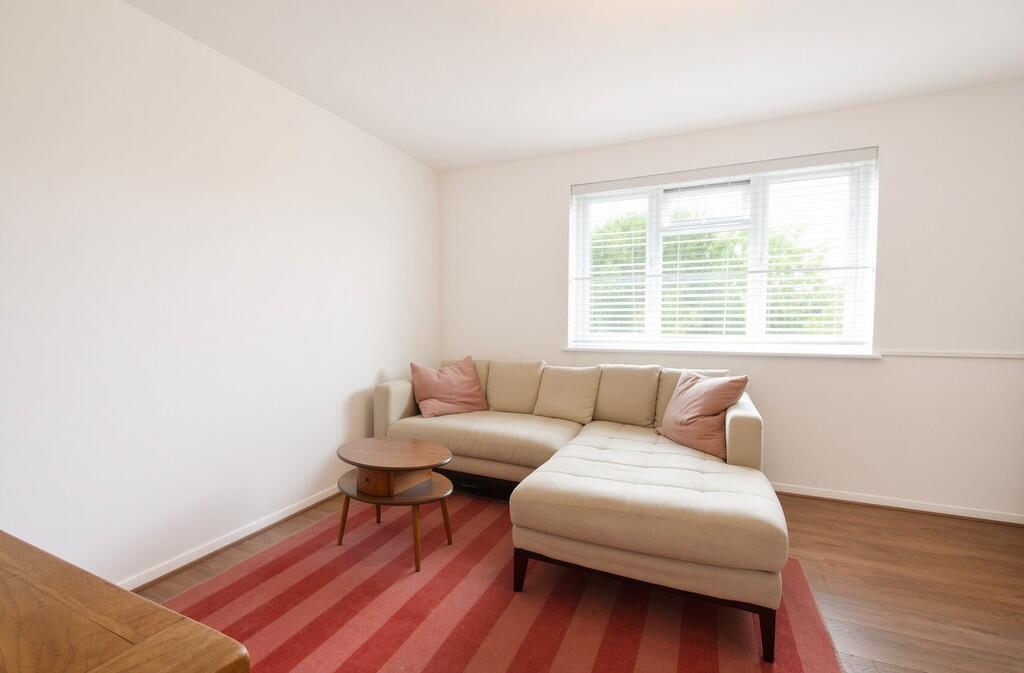 Apartment in Twickenham - View 2