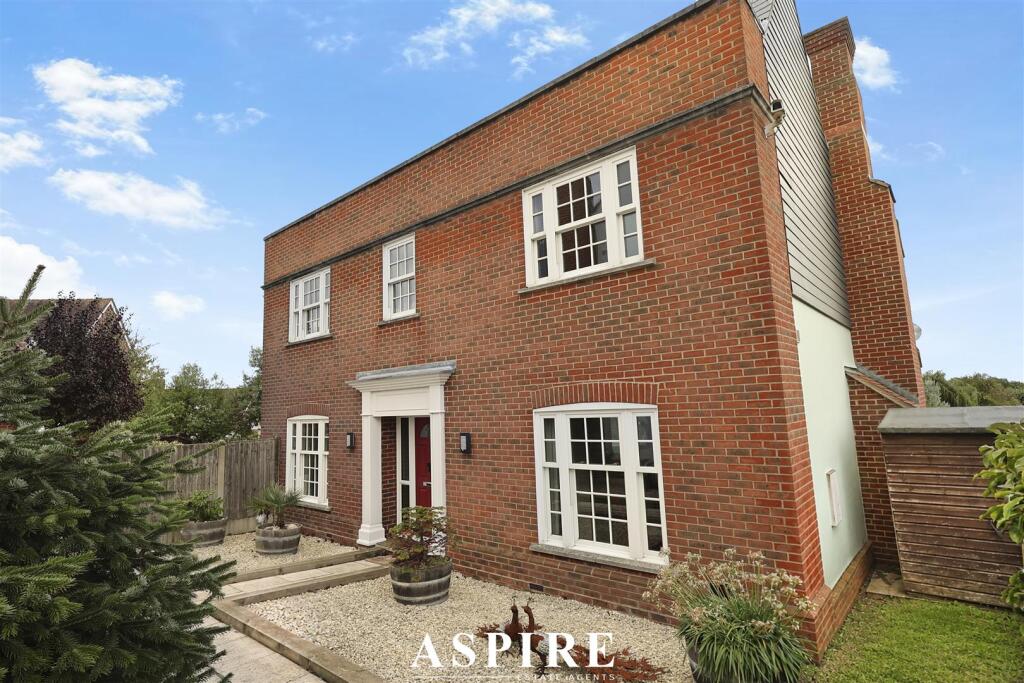 House in Rochford, Ashingdon - View 4
