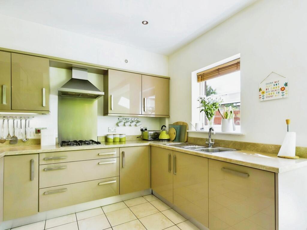 St Marys Road, Netley Abbey, Southampton, SO31 photo 4