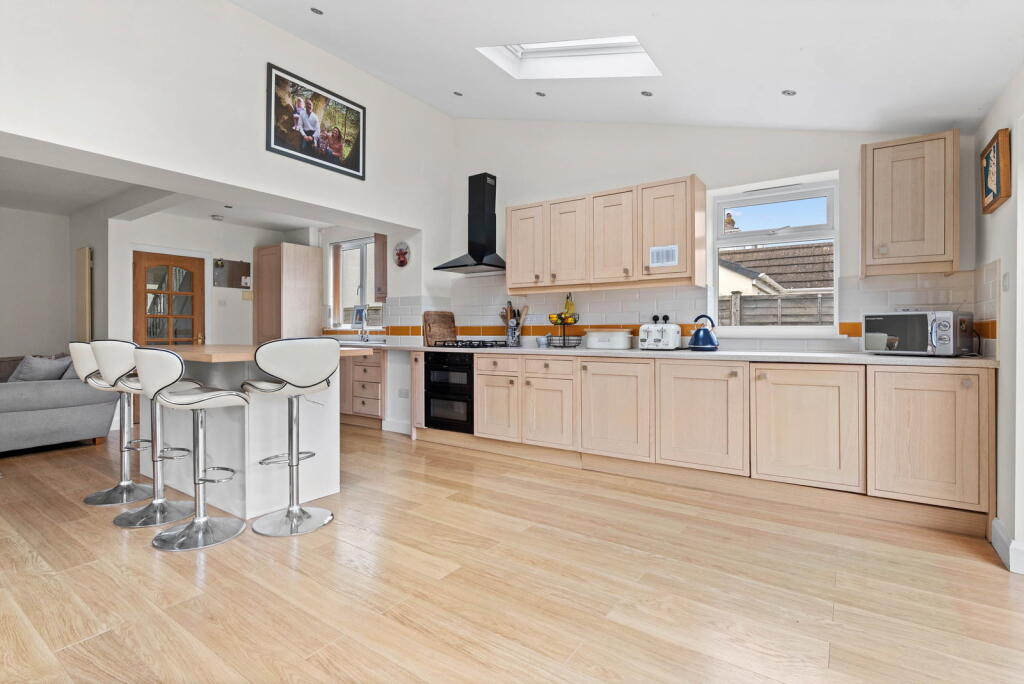 House in Worcester - View 5