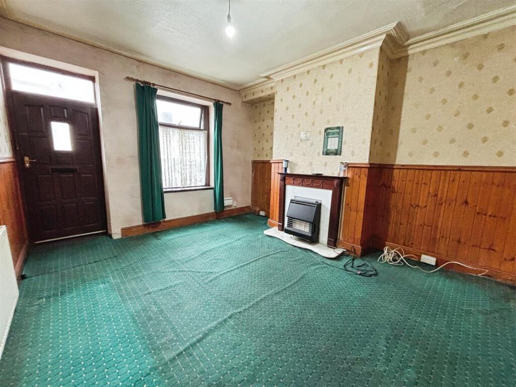 House in Bradford, Lidget Green, Scholemoor - View 2