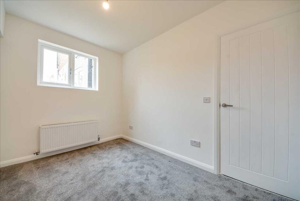 Apartment in Northampton, Abington - View 4