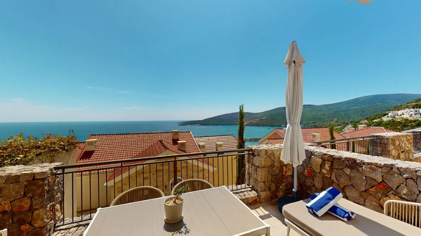 Main image of property: Lustica