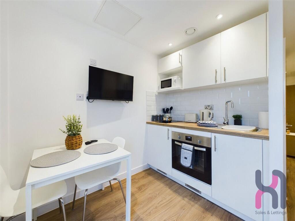 Apartment in Salford, Greater Manchester - View 3
