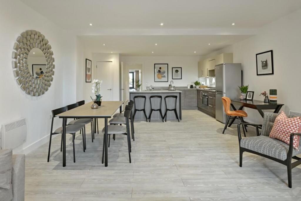 Apartment in Salford, Greater Manchester - View 3