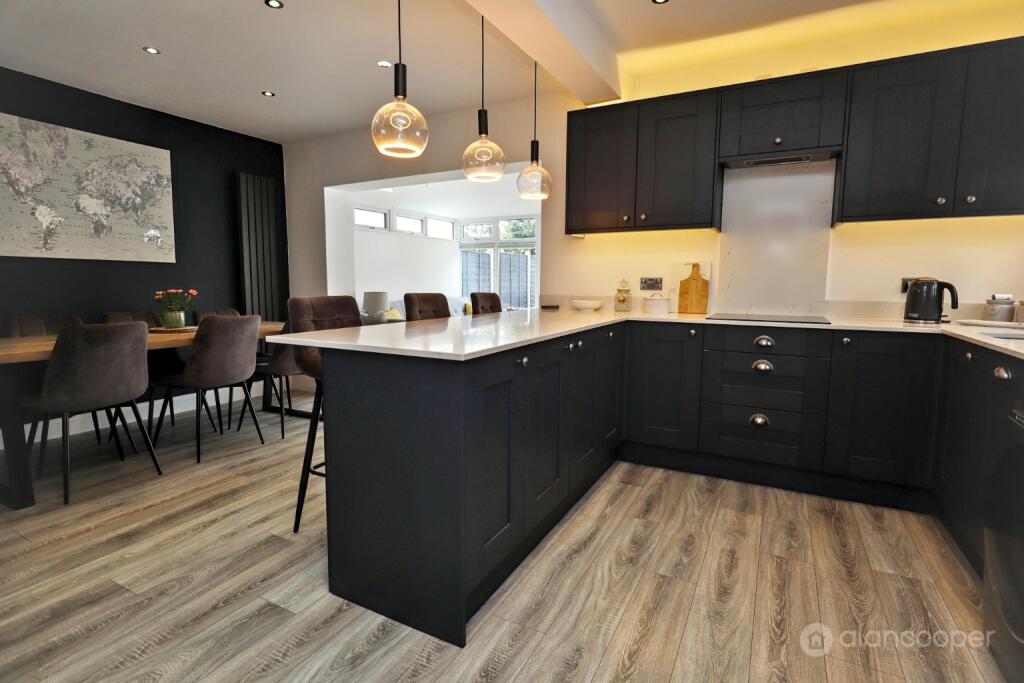 House in Nuneaton and Bedworth, Warwickshire - More