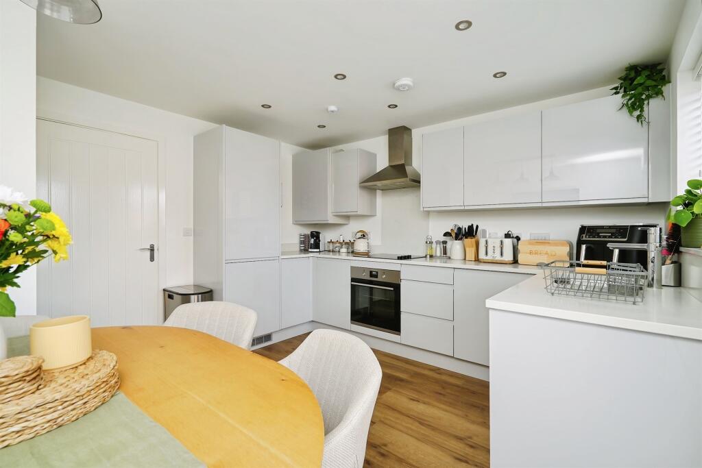 House in Vale of White Horse, Grove - View 2