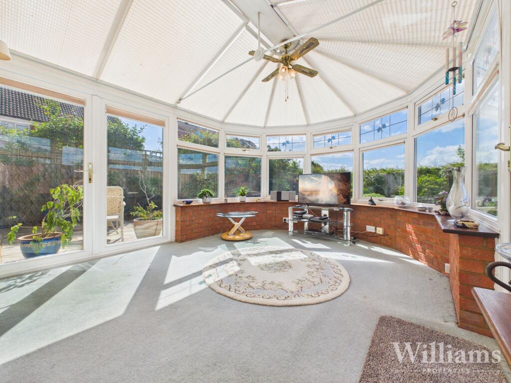 House in Aylesbury, Buckinghamshire - More