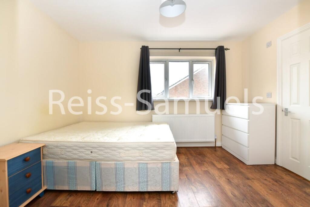 6 bedroom semi-detached house for rent