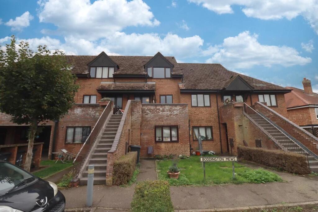Apartment in Kettering, North Northamptonshire - View 2