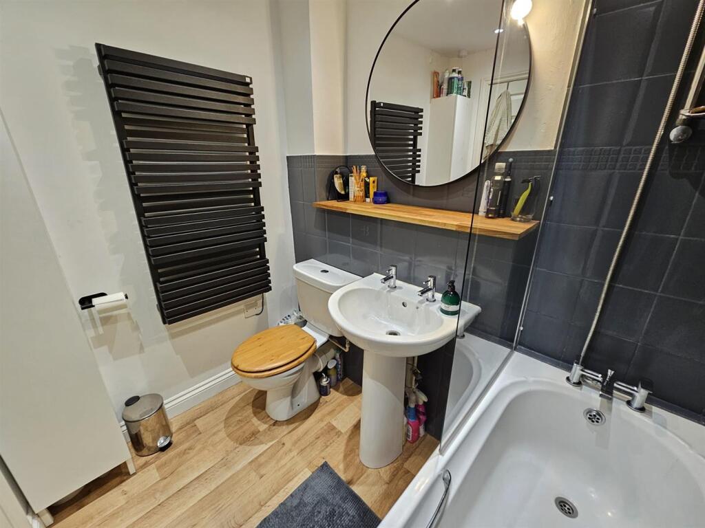 Apartment in Kettering, Brambleside - More