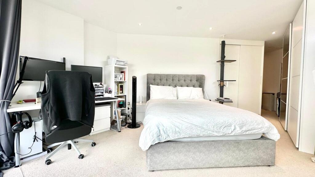 Apartment in London - View 4
