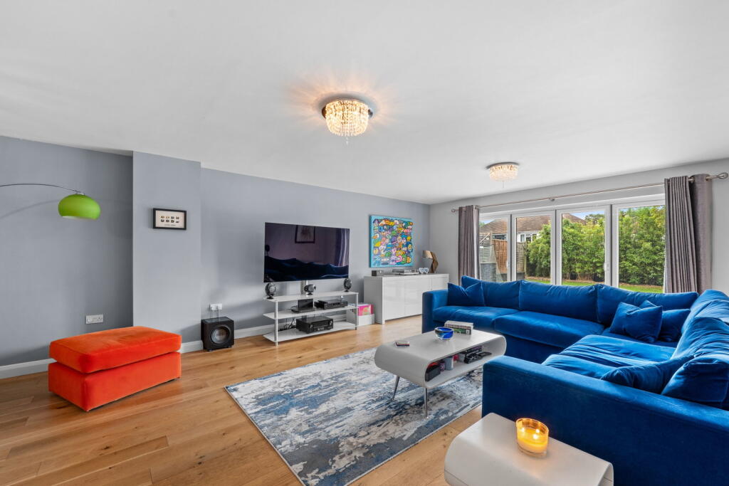 House in Sutton - More