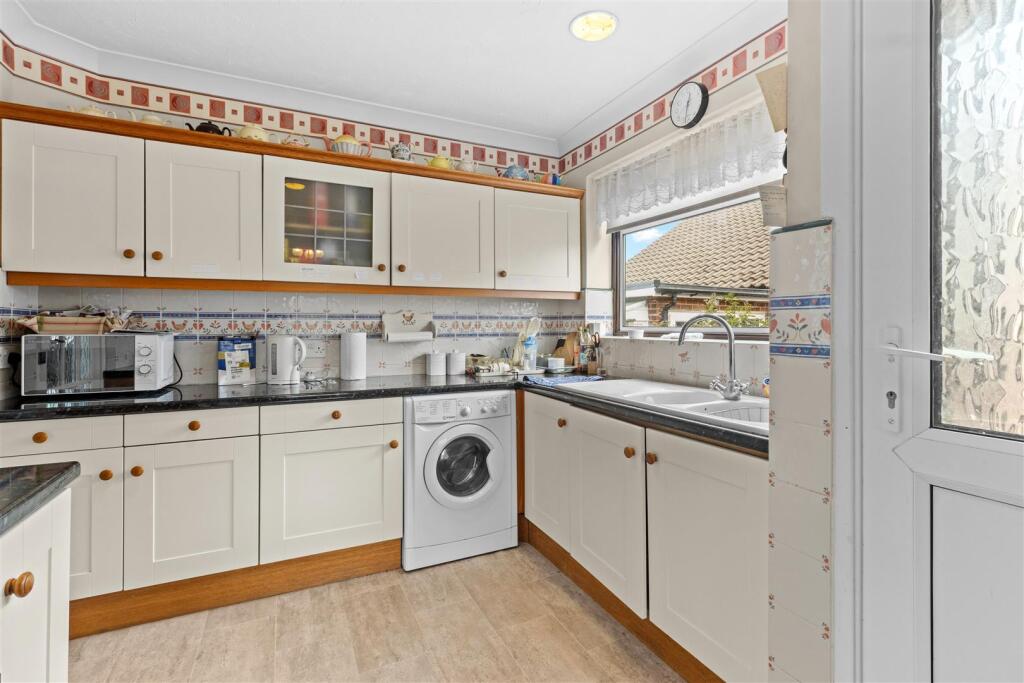 Chatfield Crescent, Eastbourne photo 4