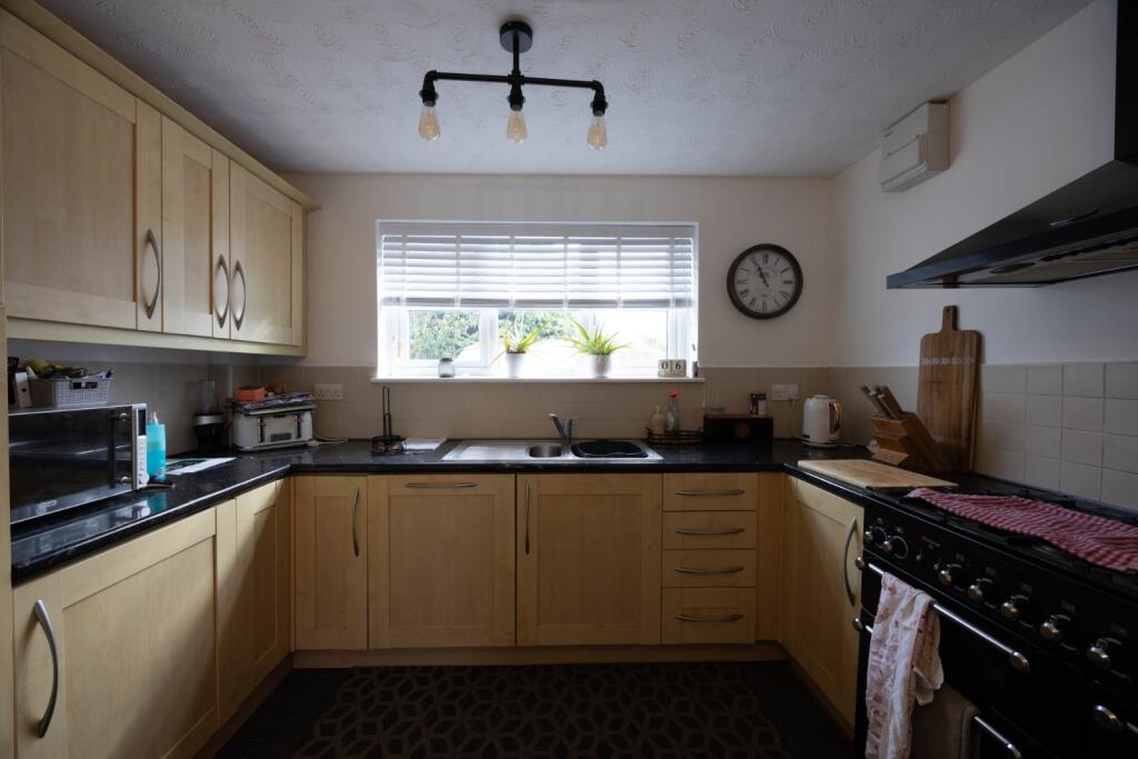 House in Worcester - View 4