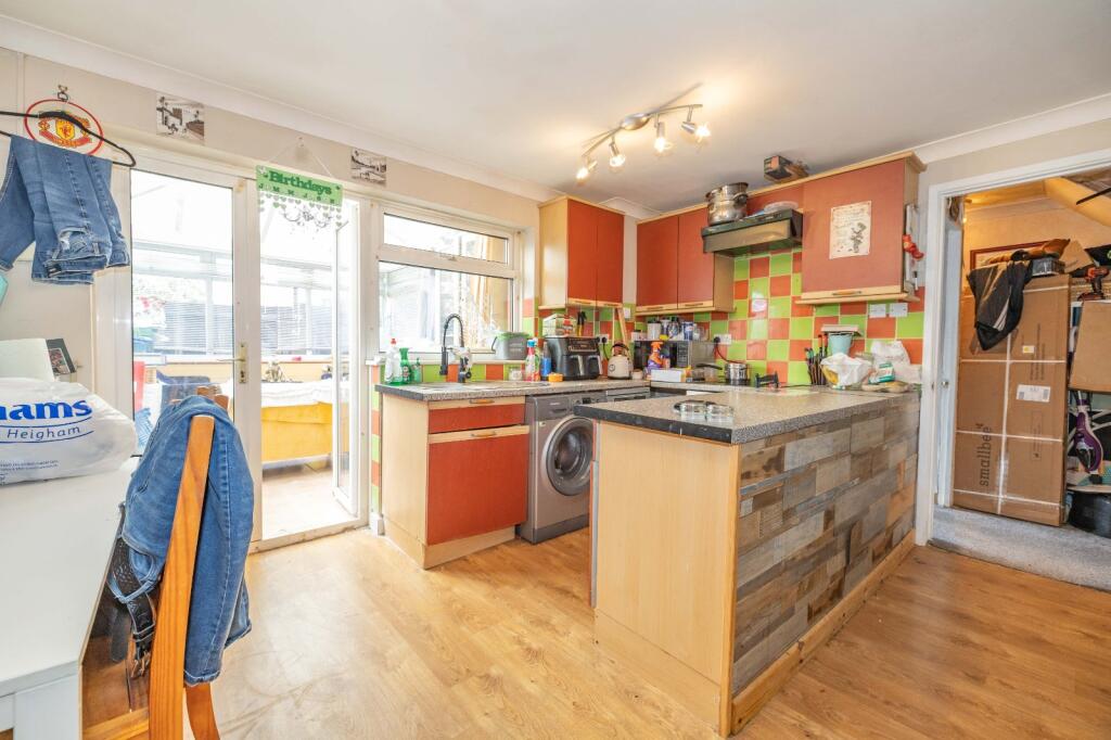 Leaveland Close, Ashford, Kent, TN23 photo 2
