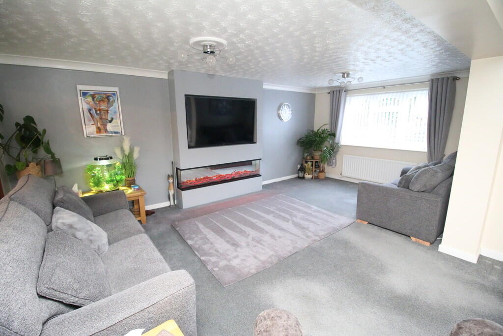 House in Nuneaton and Bedworth, Coalpit Field - View 3