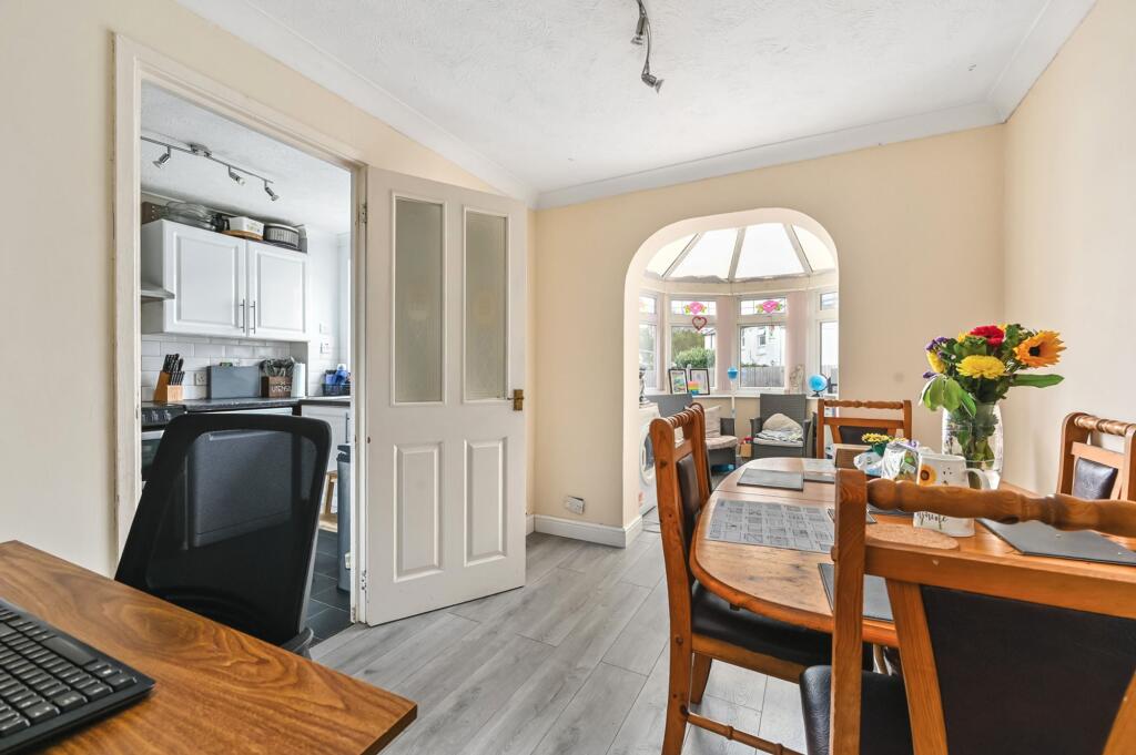 Green Grove, Hailsham, BN27 photo 2
