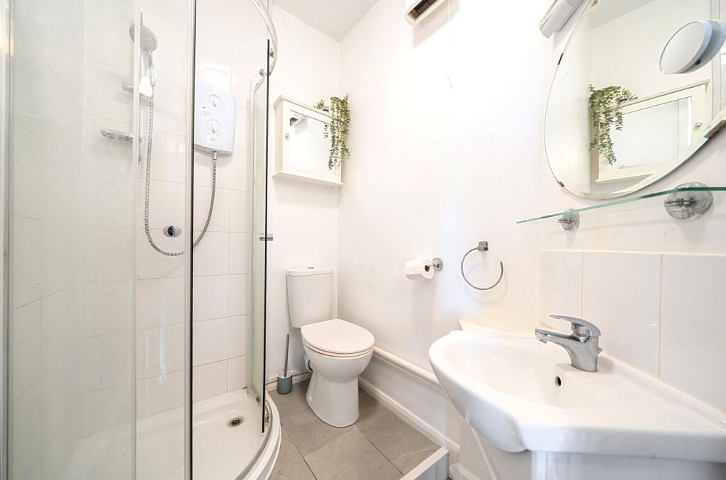 Apartment in London - View 5