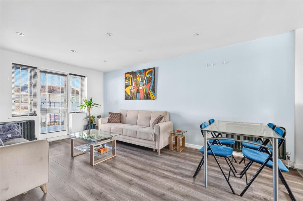 Apartment in London - View 3